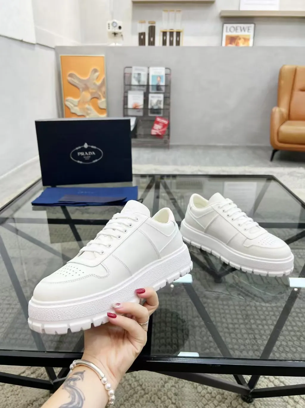 Men's Men's Shoes 💰440 [New Style] 🎍🎍Prada Prada's new men's leather sneakers, the highest version on the market, any comparison is welcome🆚! The original leather has excellent texture and is super high-end! Fetal sheep net lining imported from Italy, removable pad! Luxurious materials and fine workmanship, highly recommended! Code: 38-44 (45 can be customized